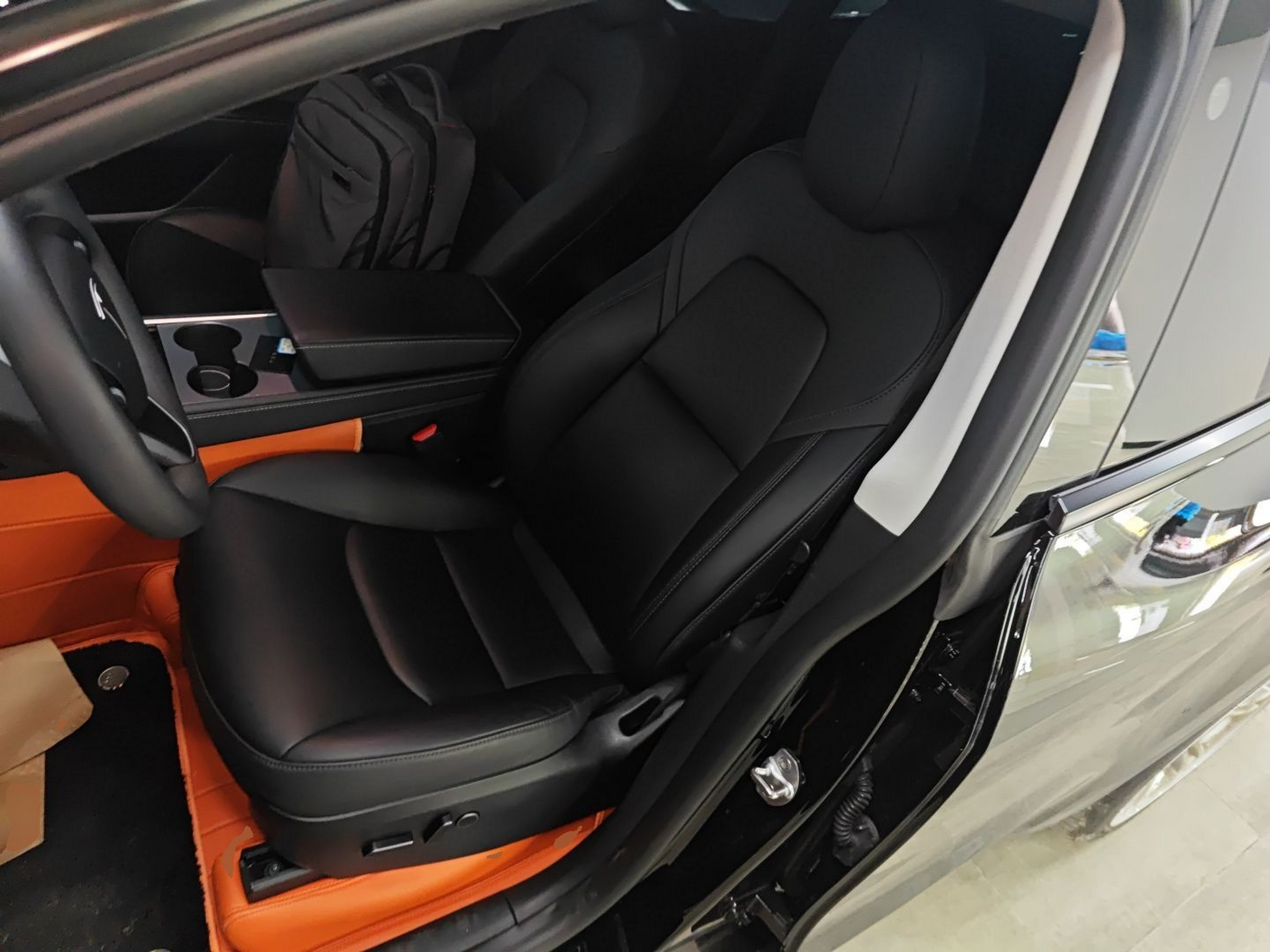 Переднее сиденье в автомобиле