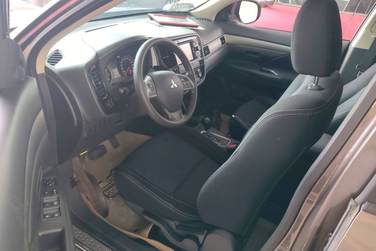 Used Mitsubishi Outlander 2016 2.0L Two-Wheel Drive Comfort Edition 5 Seats
