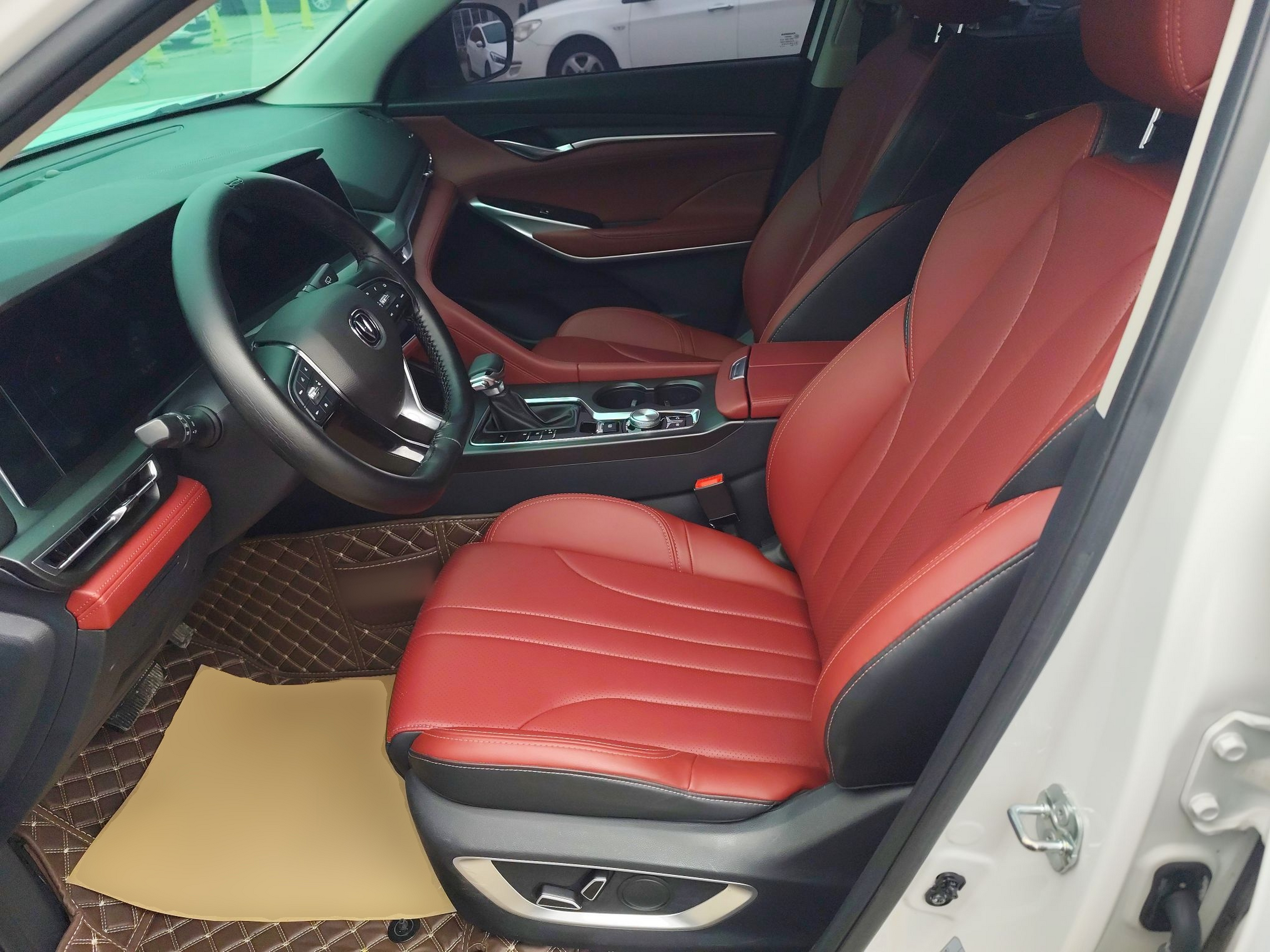 Переднее сиденье в автомобиле