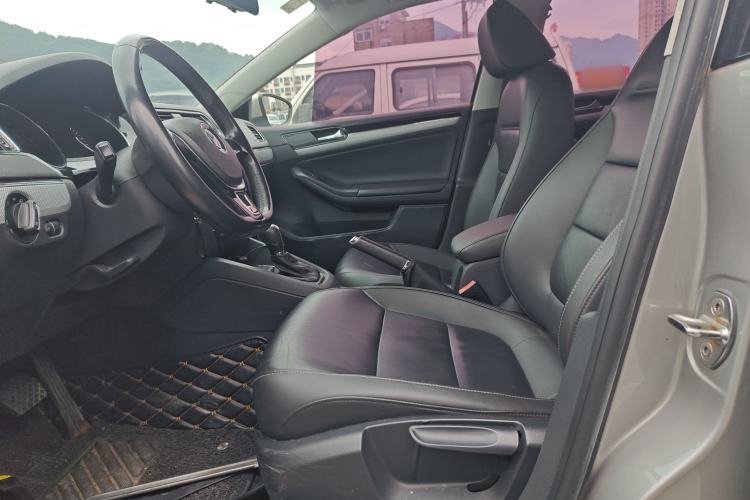 Used Volkswagen Sagitar 2015 230TSI Automatic Comfort Version
