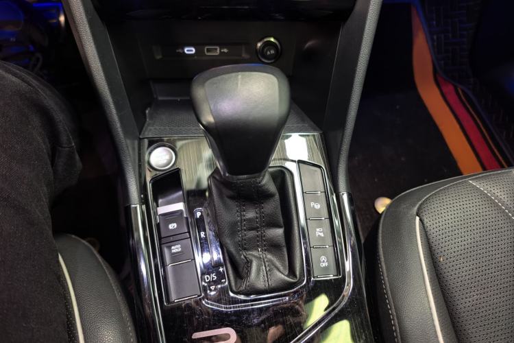 Used Volkswagen Tiguan L 2023 330TSI Automatic Two-Wheel Drive R-Line Enjoyment Edition
