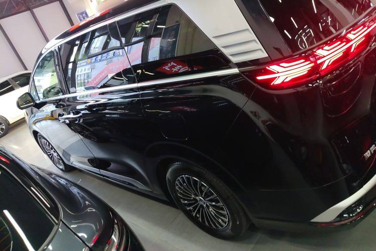 Used Denza D9 2022 DM-i 970 Four-Wheel Drive Prestige Model
