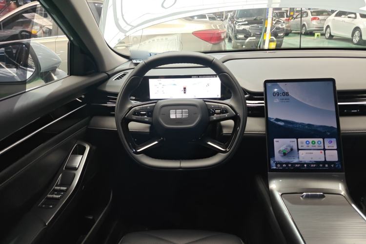 Used  L6 2024 125km PLUS Dragon Edition