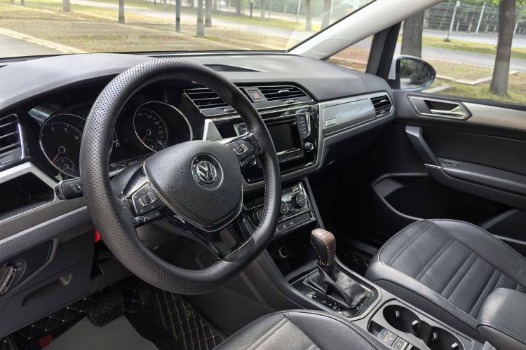 Used Volkswagen Touran 2016 Volkswagen Touran L 280TSI DSG Comfort Edition
