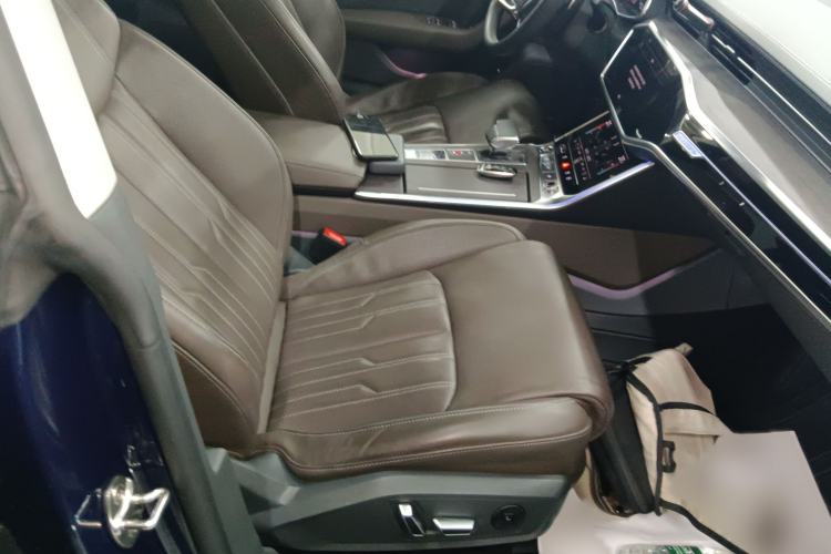 Used Audi A7L 2022 55 TFSI quattro S-line Zhiyuan Crystal Flow Package
