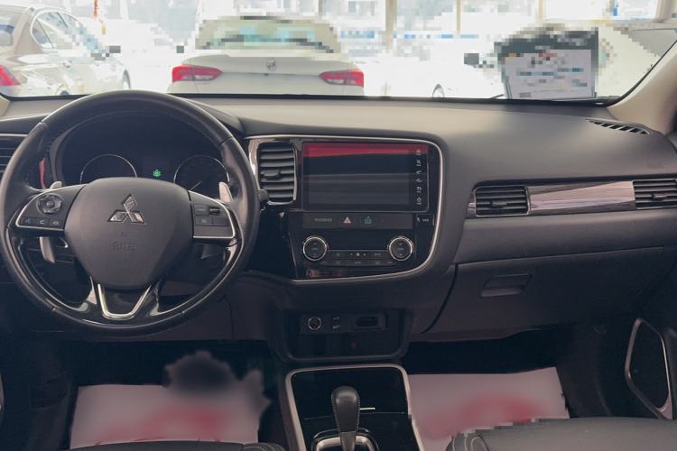 Used Mitsubishi Outlander 2019 2.4L 4x4 Zhi Xiang Edition 5 Seats China VI Standard
