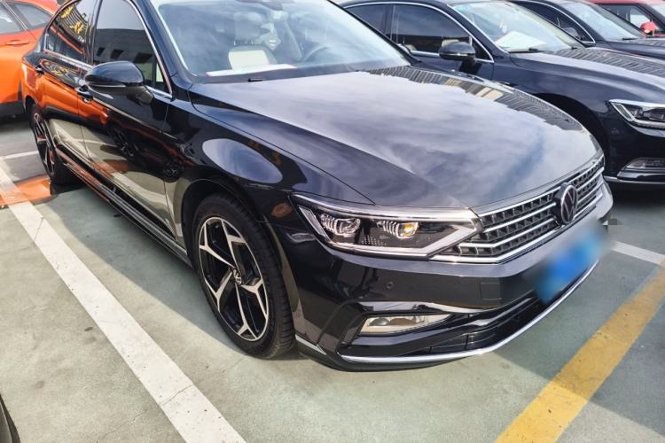 Used Volkswagen Magotan 2025 Revised Version Zhongxiang Edition 330TSI DSG Luxury Trim
