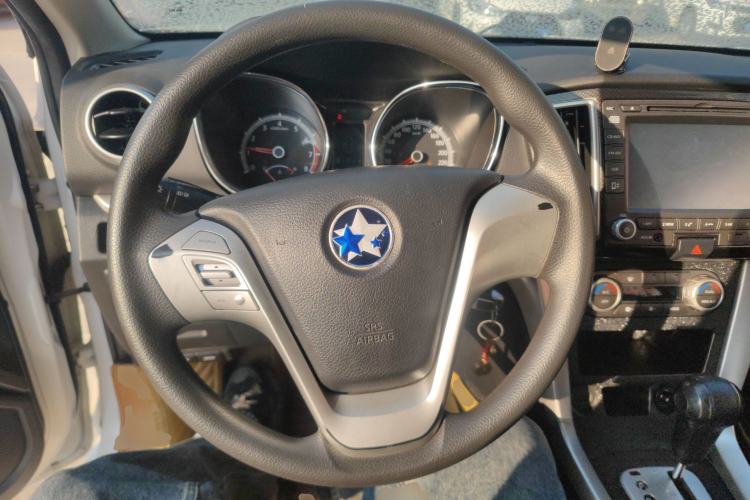 Used Venucia T70 2015 2.0L CVT Smart Edition
