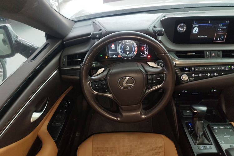 Used Lexus ES 2020 200 Excellence Edition
