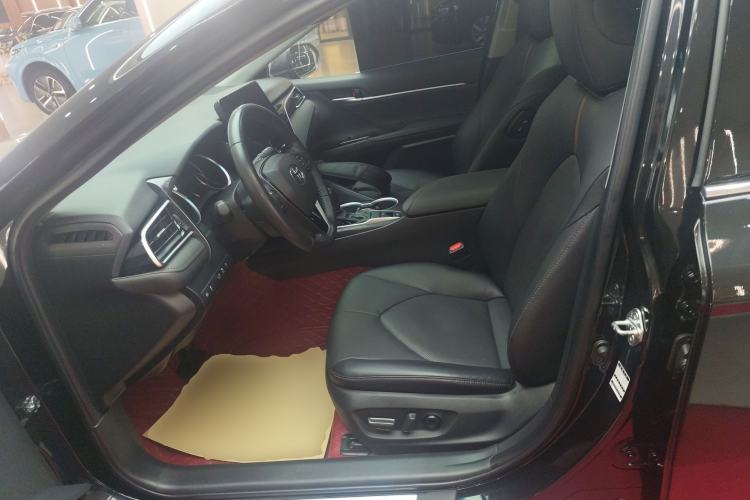 Used Toyota Camry 2021 2.0G Luxury Edition
