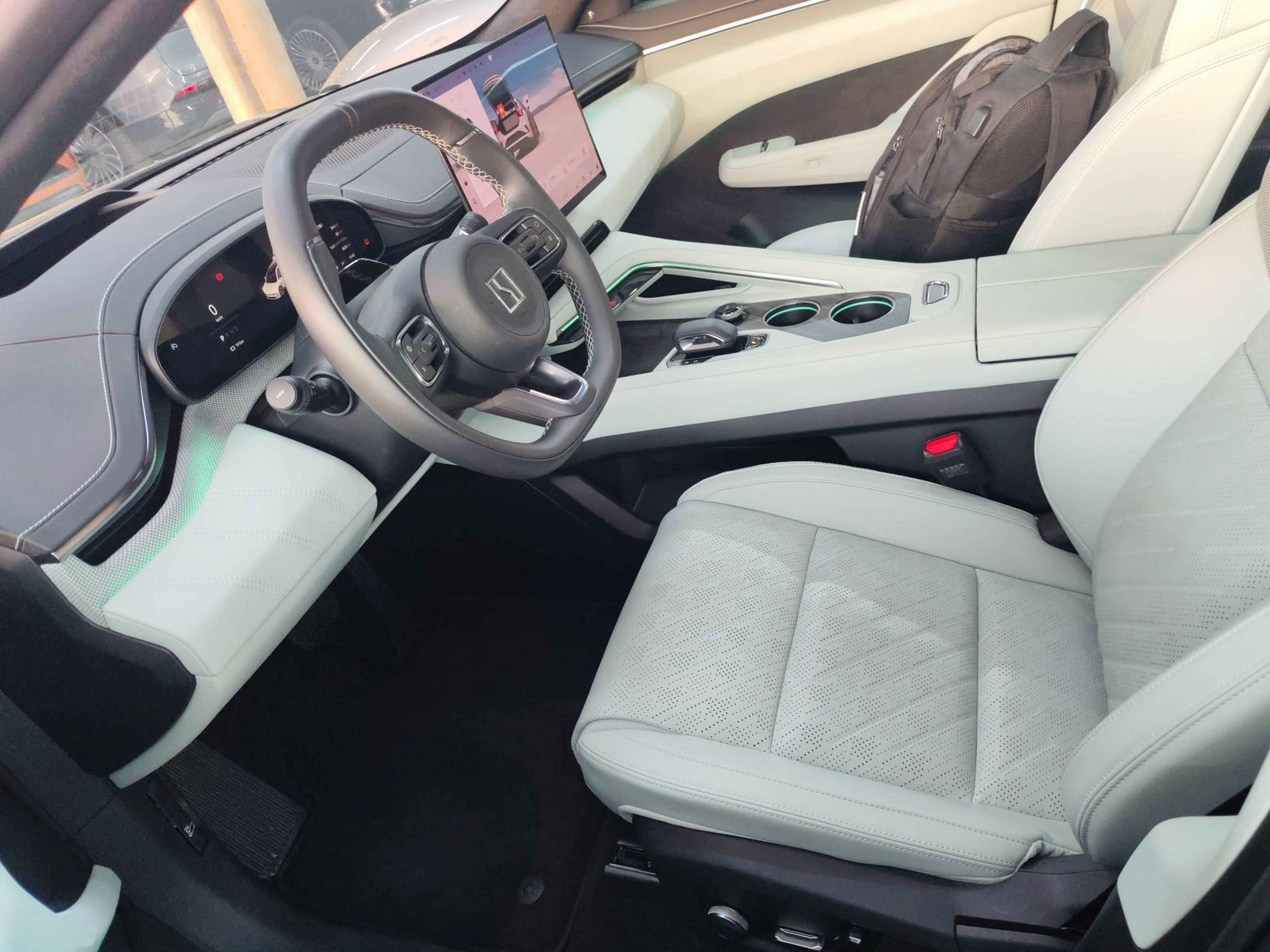 Переднее сиденье в автомобиле