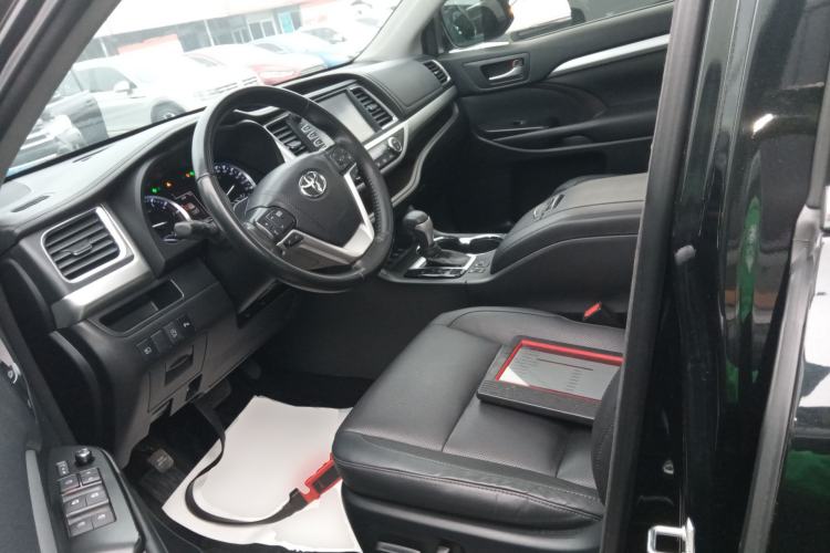 Used Toyota Highlander 2018 2.0T Four-Wheel Drive Luxury Version 7 Seats China VI Standard
