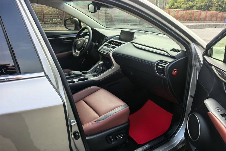 Used Lexus NX 2015 300h All-Wheel-Drive Fēngzhì Edition
