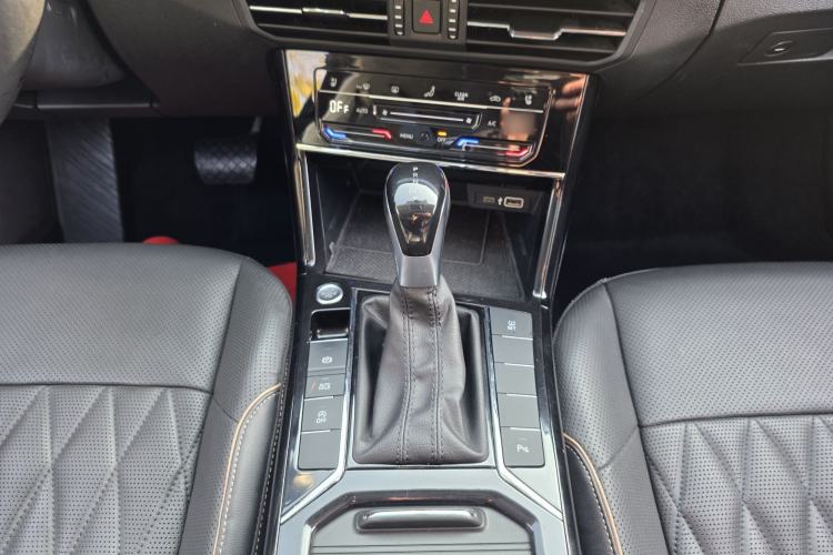 Used Volkswagen Passat 2020 330TSI Luxury Edition China VI
