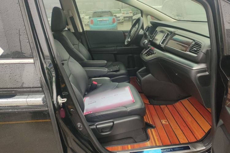 Used Honda Elysion 2016 2.4L Style Edition
