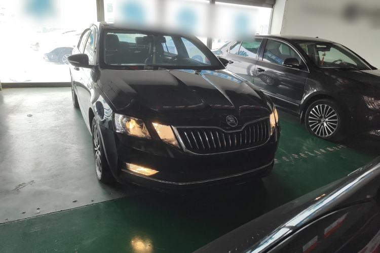Used Skoda Octavia 2019 1.5L Automatic Smart Drive Luxury Edition China VI Standard