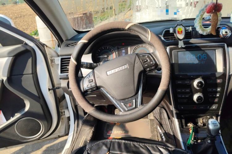 Used Haval H2 2017 Red-Label 1.5T Manual Two-Wheel Drive Luxury Model
