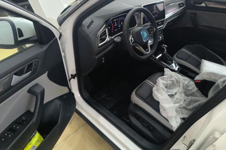 Used Volkswagen T-ROC 2025 Facelift Model 2 300TSI DSG Two-Wheel Drive Chenguang Edition
