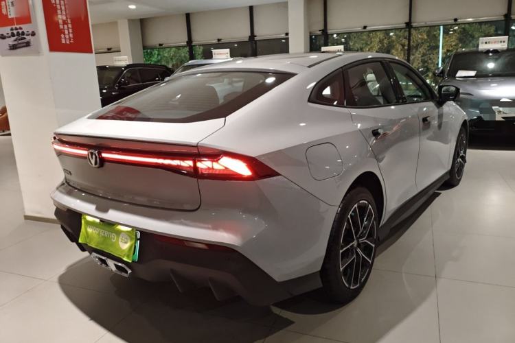 Used Changan UNI-V iDD 2024 Blue Whale Smart Electric iDD 136km Luxury Model
