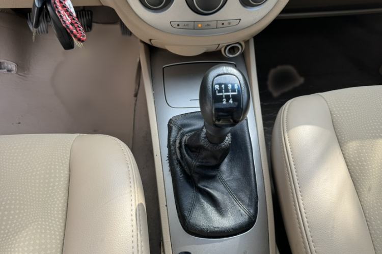 Used Buick Excelle 2013 1.5L Manual Classic Model
