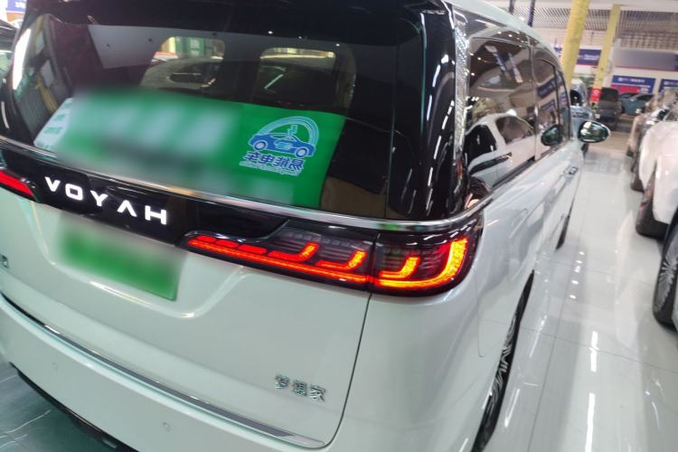 Used VOYAH Dream 2025 EV Four-Wheel Drive Flagship Kunpeng Edition