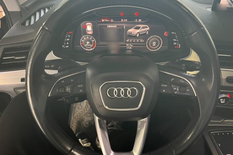 Used Audi Q7 2018 40 TFSI Comfort Model
