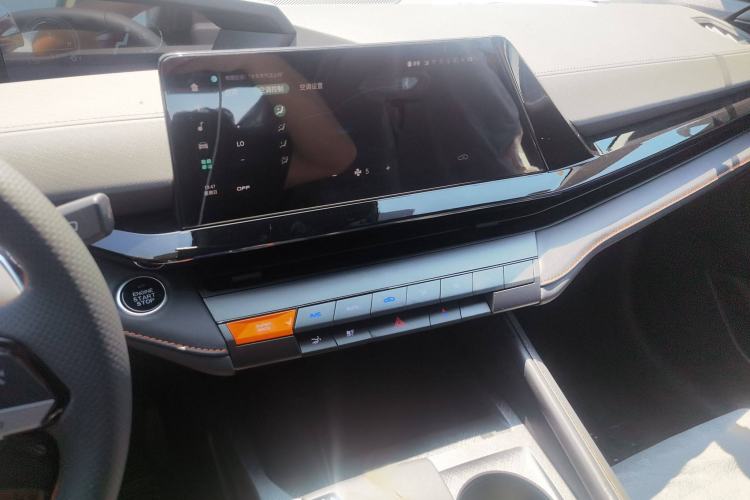 Used Changan UNI-V 2024 1.5T High-Energy Version
