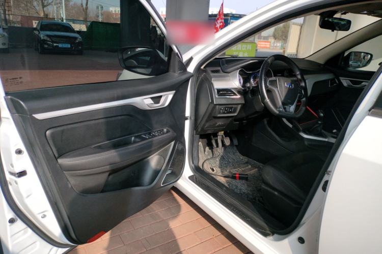 Used Geely Auto Vision 2019 Upgraded Model 1.5L Manual Luxury Version China VI Standard
