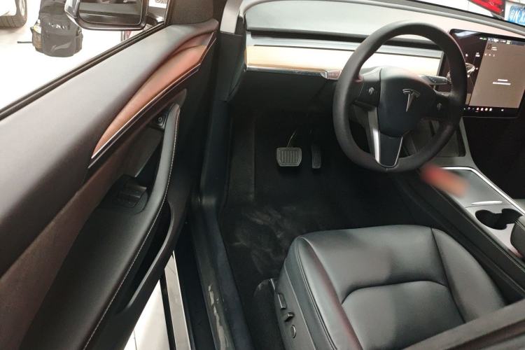 Used Tesla Model Y 2021 Long-Range All-Wheel-Drive Version
