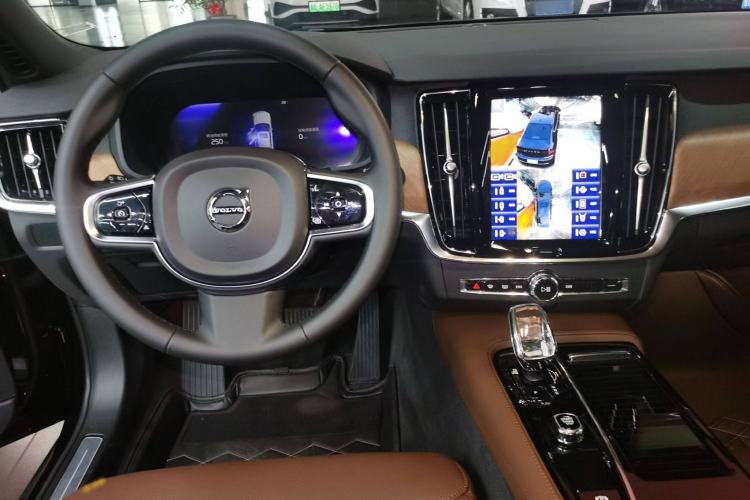 Used Volvo S90 New Energy 2024 Plug-in Hybrid Four-Wheel Drive Long-Range Zhiyi Luxury Edition
