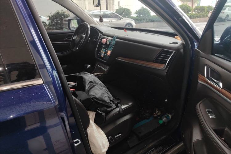 Used Roewe RX8 2018 30T Smart Connectivity Two-Wheel Drive Flagship Edition
