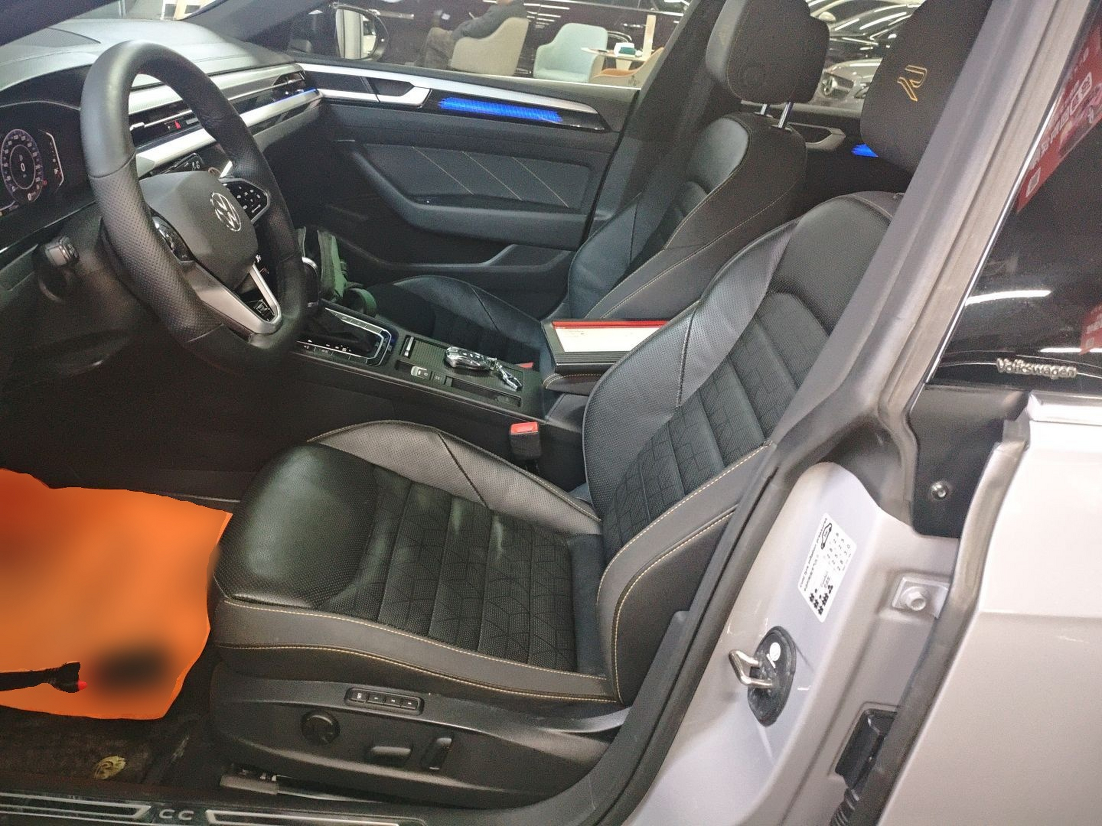 Переднее сиденье в автомобиле