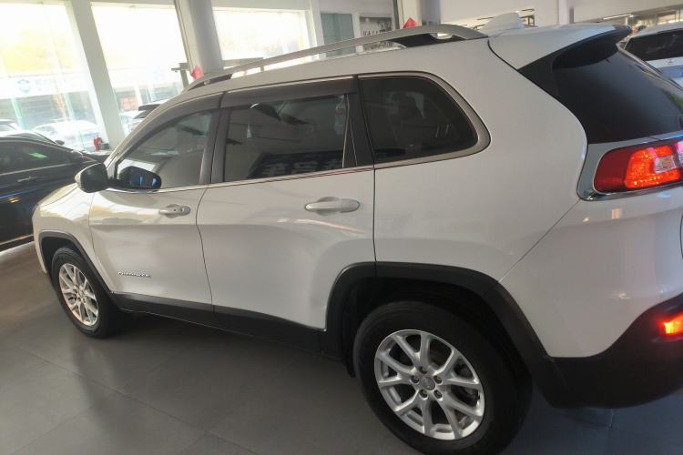 Used  Cherokee 2016 2.4L Professional Smart Version
