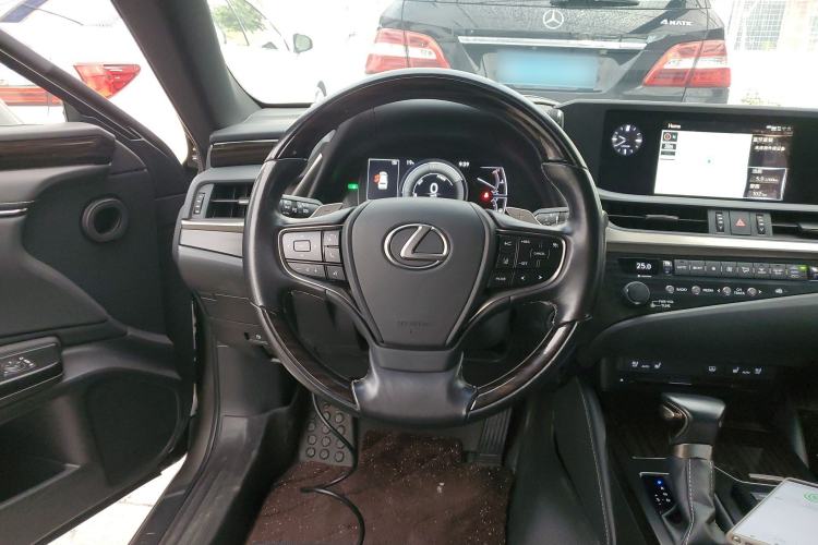 Used Lexus ES 2020 300h Premium Edition
