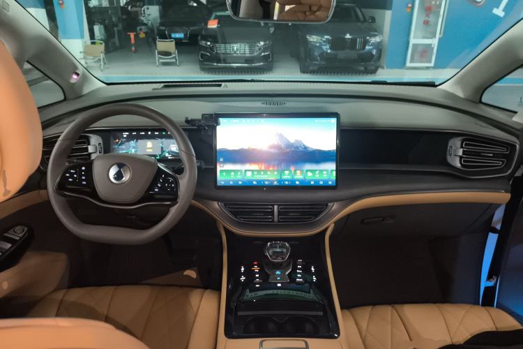 Used Denza D9 2022 DM-i 970 Four-Wheel Drive Flagship Model
