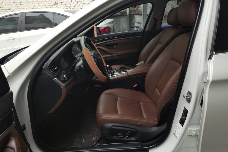 Used BMW 5 Series 2014 525Li Leading Model
