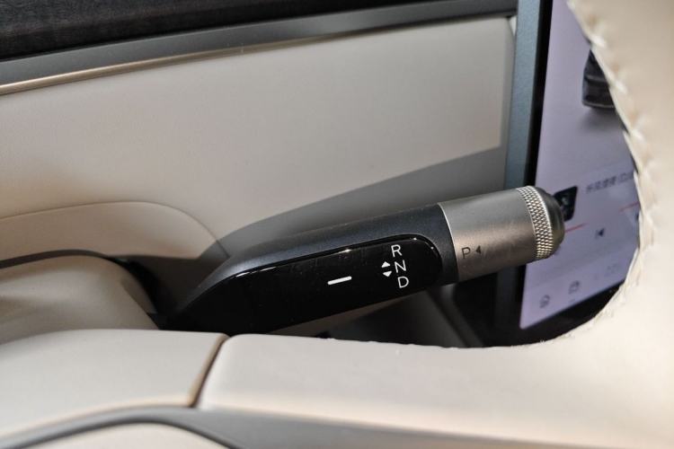 Used ONVO Luxeed L90 2025 Model—Max Six-Seater Version
