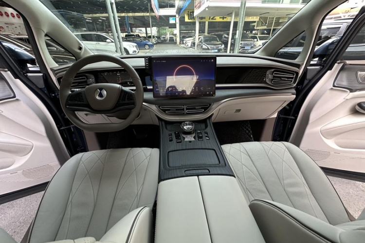 Used Denza D9 2022 DM-i 970 Four-Wheel Drive Flagship Model
