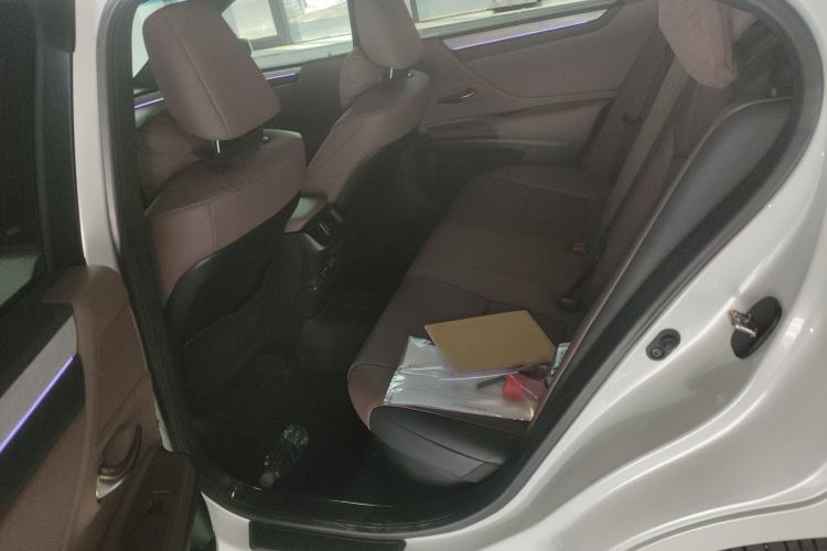 Used Lexus ES 2025 300h Deluxe Edition