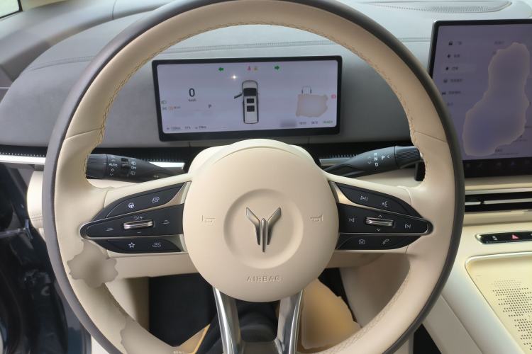 Used VOYAH Dream 2025 PHEV Four-Wheel Drive Prestige Kunpeng Edition