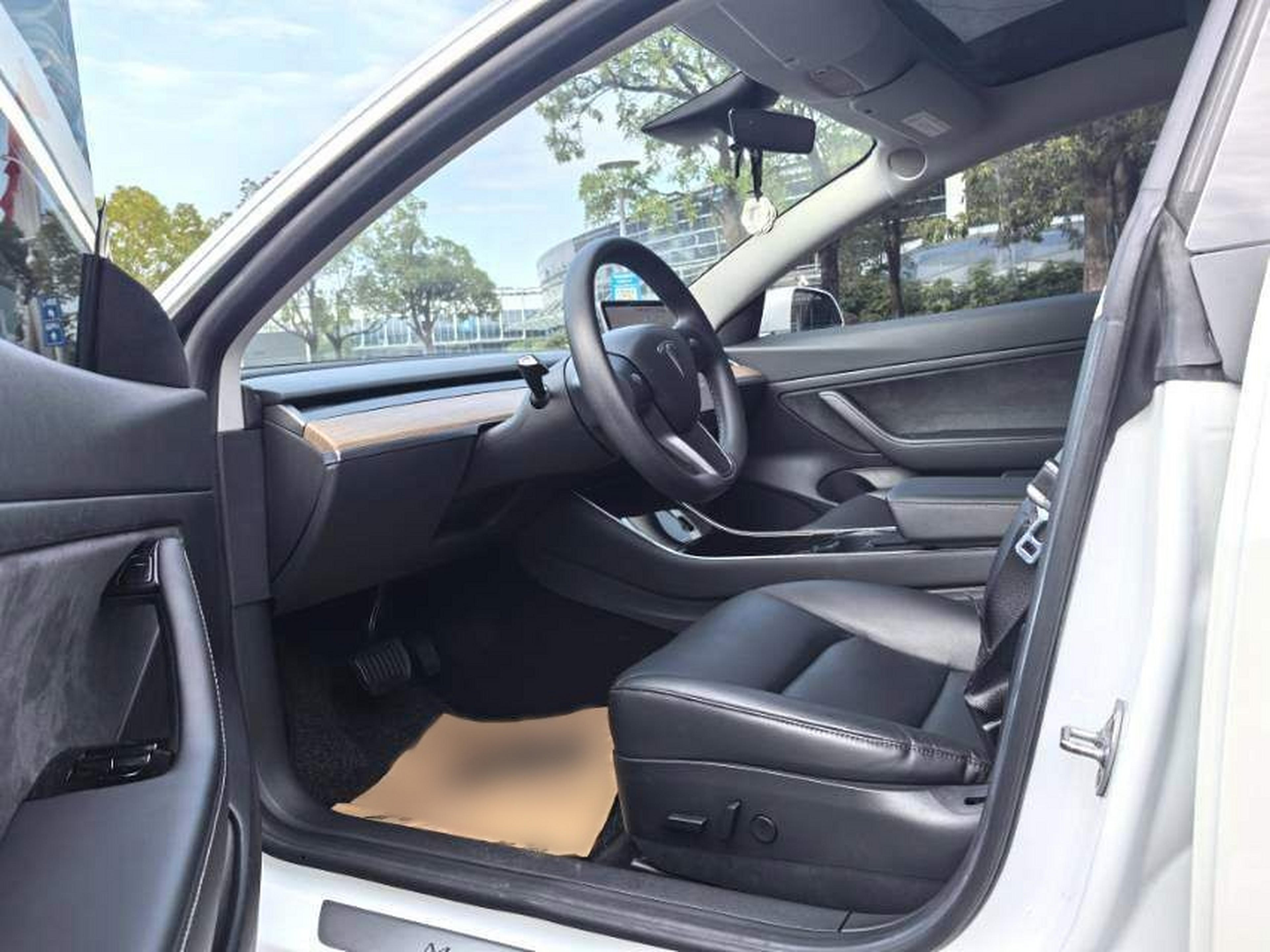 Переднее сиденье в автомобиле