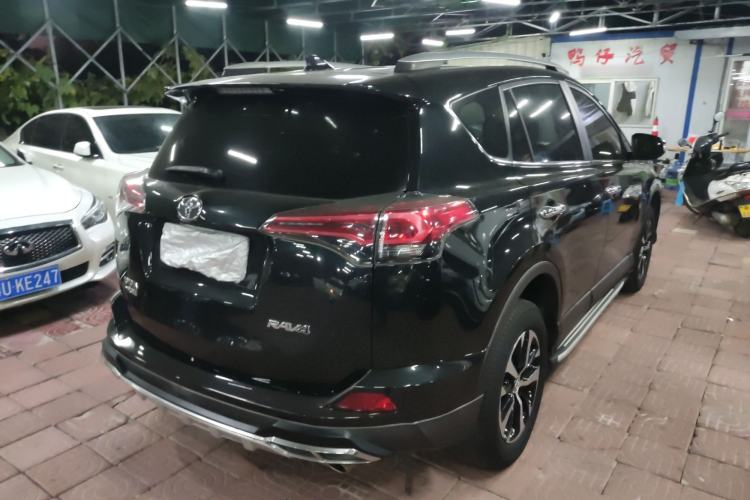Used Toyota RAV4 2019 2.0L CVT Two-Wheel Drive Luxury Version China VI Standard