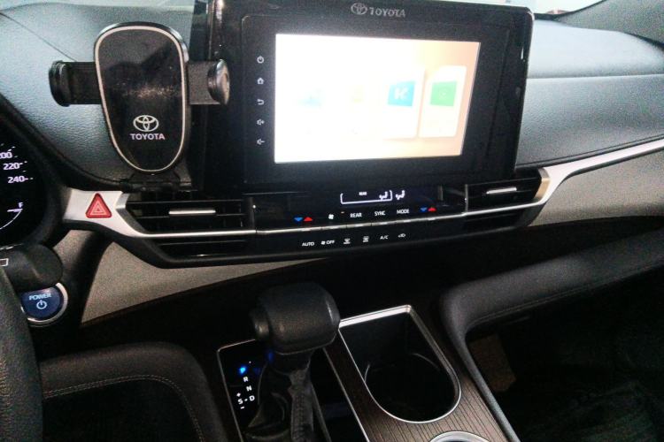 Used Toyota Granvia 2023 2.5L Hybrid Comfort Edition
