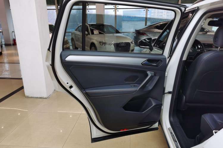 Used Volkswagen Tiguan L 2017 380TSI Automatic All-Wheel-Drive Luxury Edition
