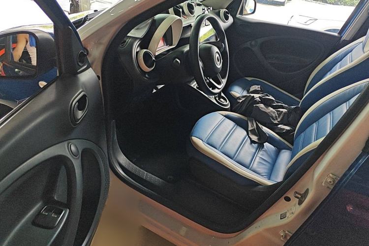 Used  forfour 2016 1.0L 52 kW Dynamic Edition
