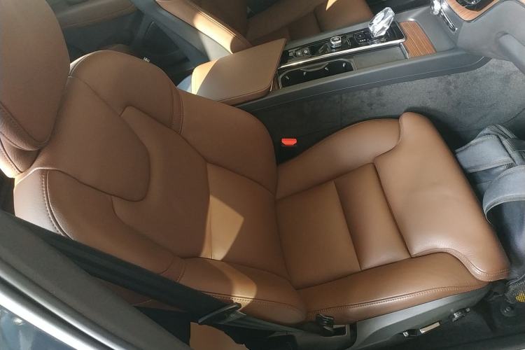 Used Volvo XC60 New Energy 2024 T8 Plug-in Hybrid Long-Range All-Wheel Drive Smart Luxury Edition
