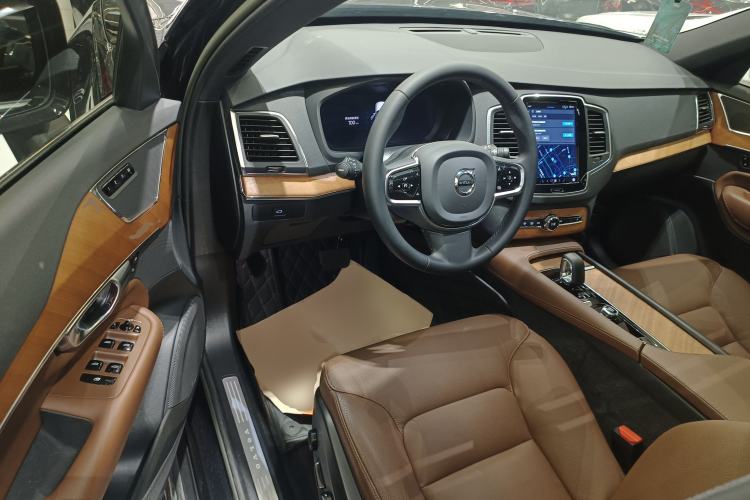 Used Volvo XC90 2023 B5 SmartDrive Luxury Edition 5 Seats
