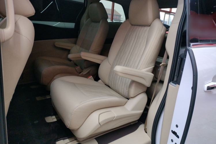 Used Buick GL8 2023 Facelifted Land Cruiser Executive Luxury Version
