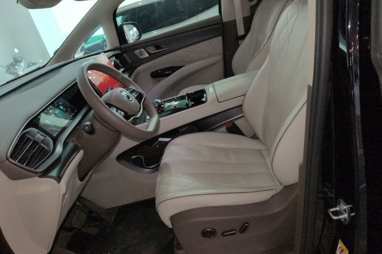 Used Denza D9 2024 DM-i 980 Four-Wheel Drive Flagship Model