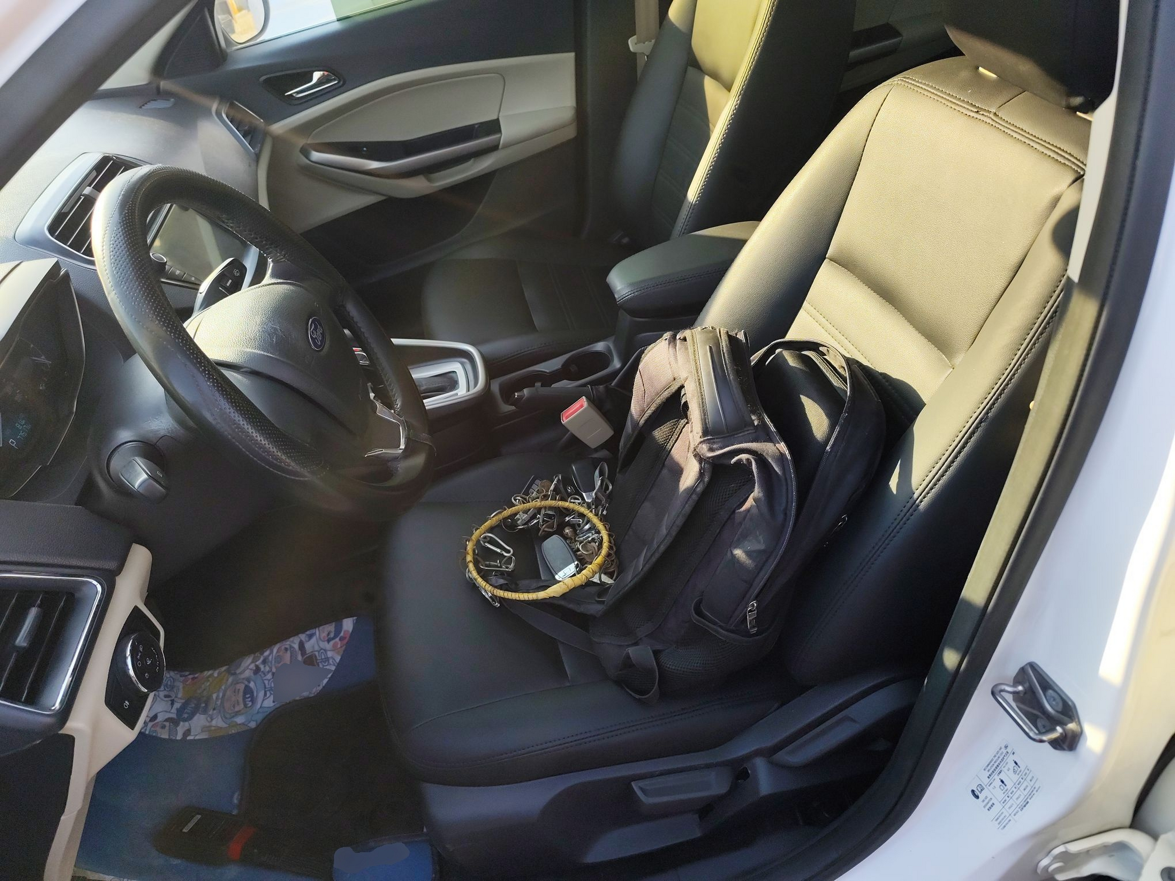 Переднее сиденье в автомобиле